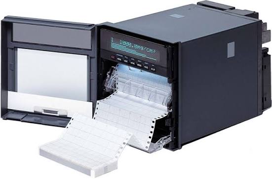 Yokogawa µR10000 12-channel chart recorder